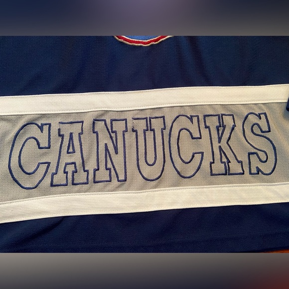 Vancouver Canucks Official Licensed NHL Jersey - Picture 4 of 7